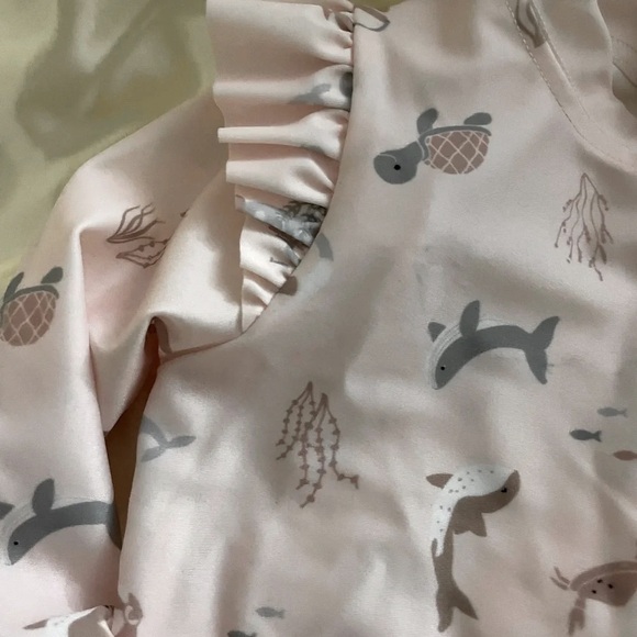 US 18M/2T H&M  swim shirt UPF-50 light pink/whales - Picture 6 of 6